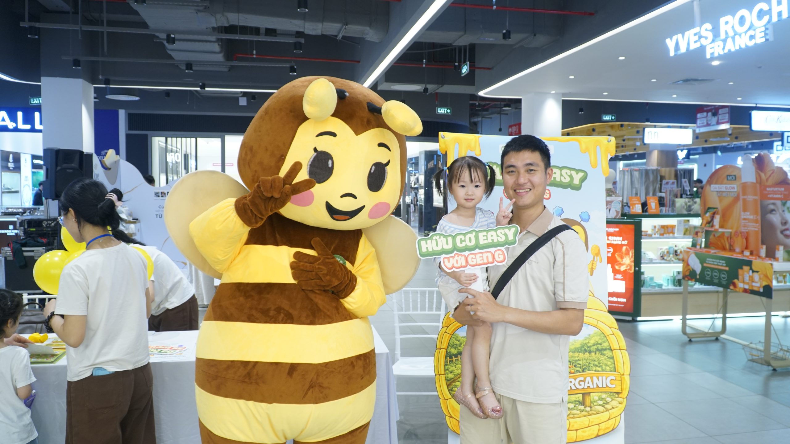 Hình ảnh 01. Sức hút từ các hoạt động trải nghiệm thực tế của dự án đối với gia đình trẻ